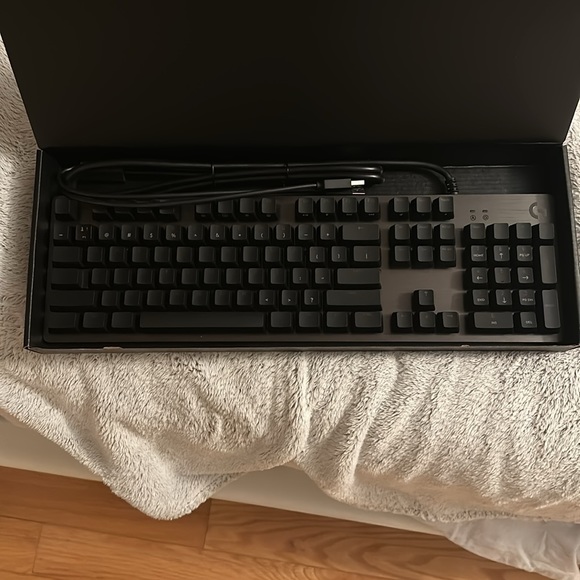 Logitech keyboard - Picture 3 of 3